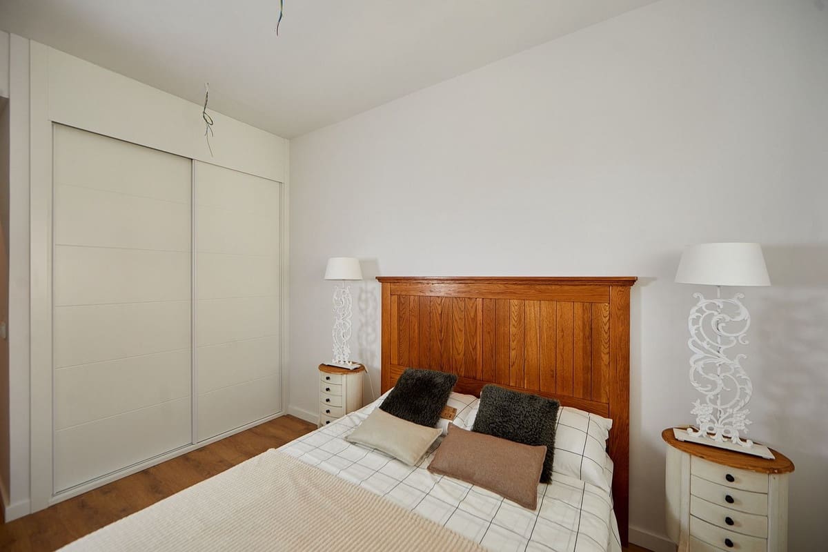 2 bedroom Apartment for sale in Estepona with pool - € 575,000 (Ref: 10140034)
