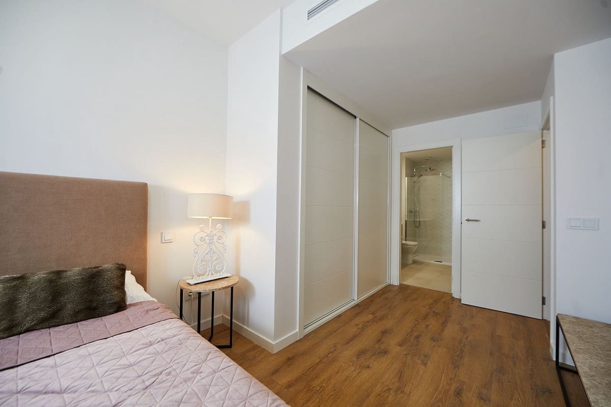 2 bedroom Apartment for sale in Estepona with pool - € 575,000 (Ref: 10140034)