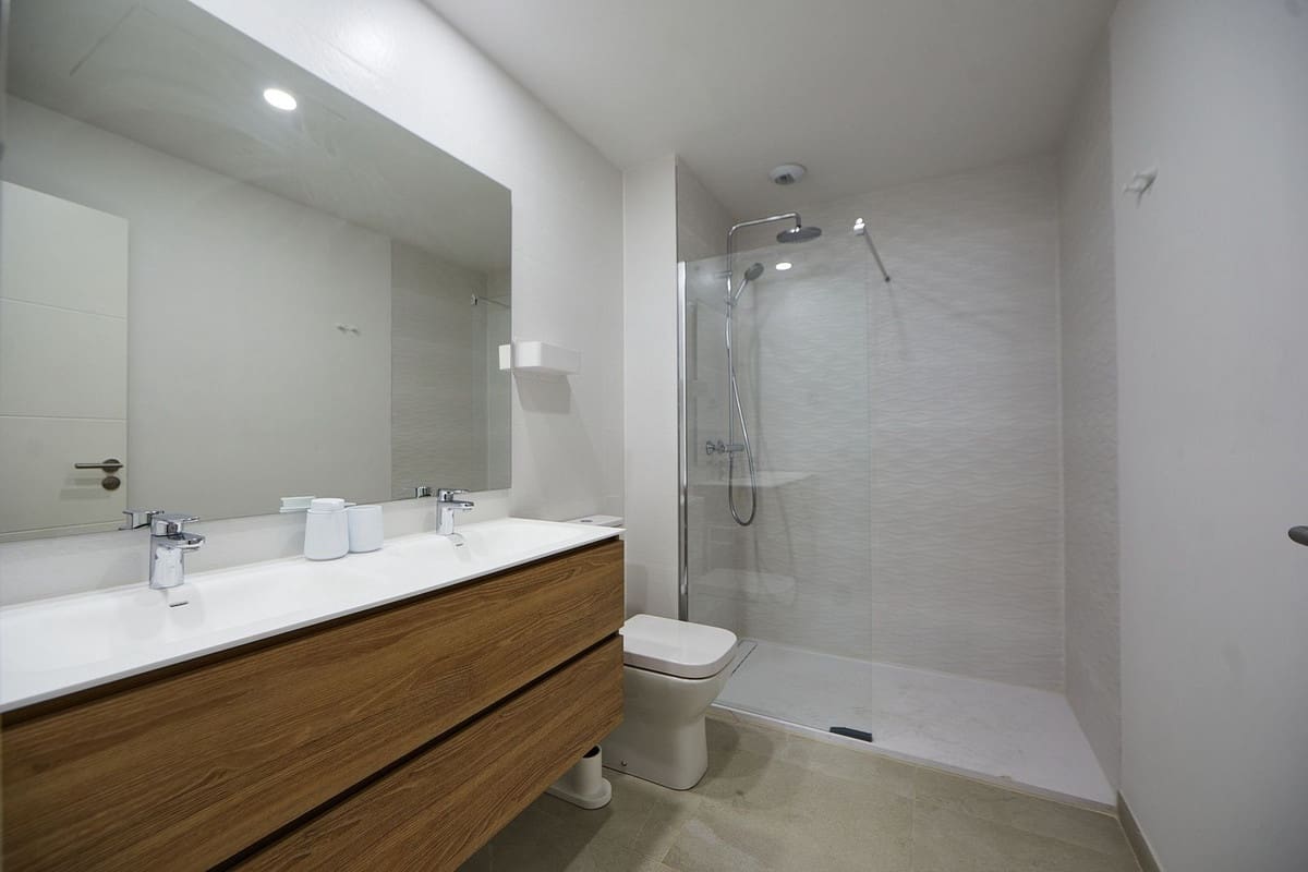 2 bedroom Apartment for sale in Estepona with pool - € 575,000 (Ref: 10140034)