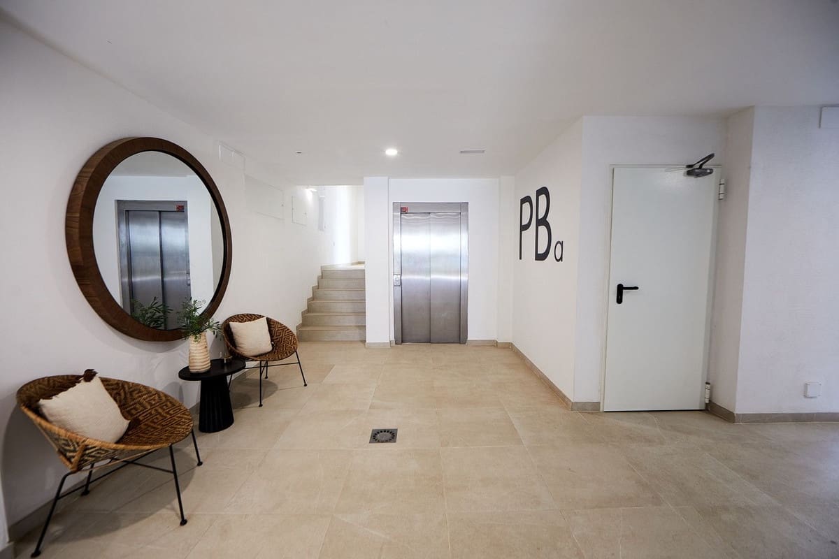 2 bedroom Apartment for sale in Estepona with pool - € 575,000 (Ref: 10140034)