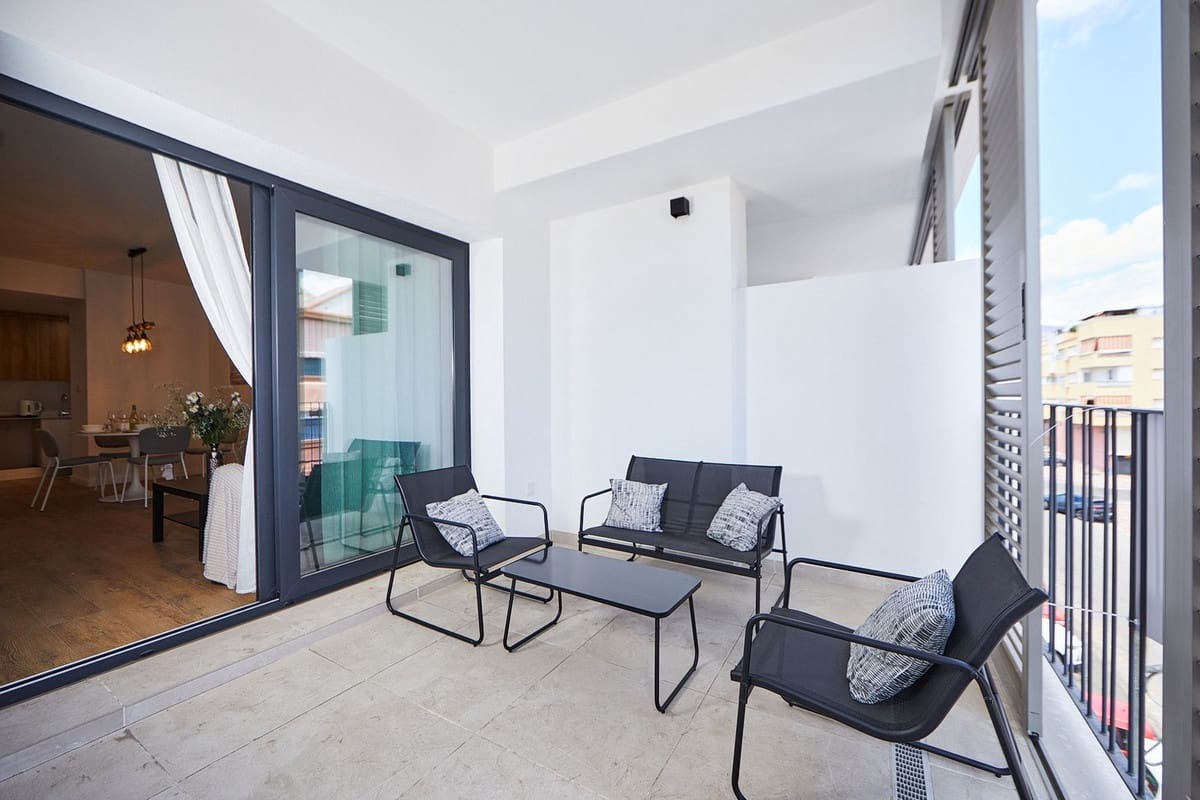 2 bedroom Apartment for sale in Estepona with pool - € 575,000 (Ref: 10140034)