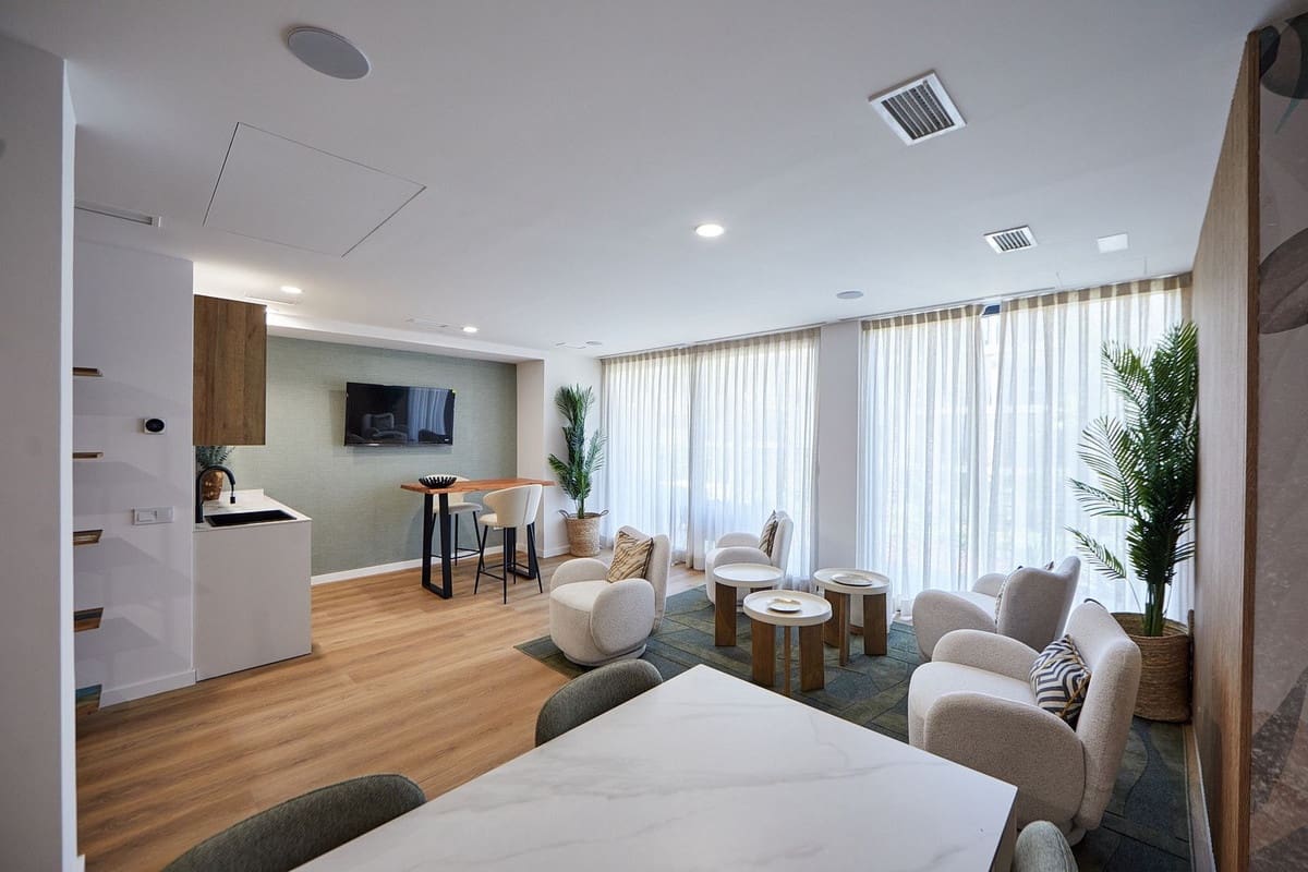 2 bedroom Apartment for sale in Estepona with pool - € 575,000 (Ref: 10140034)