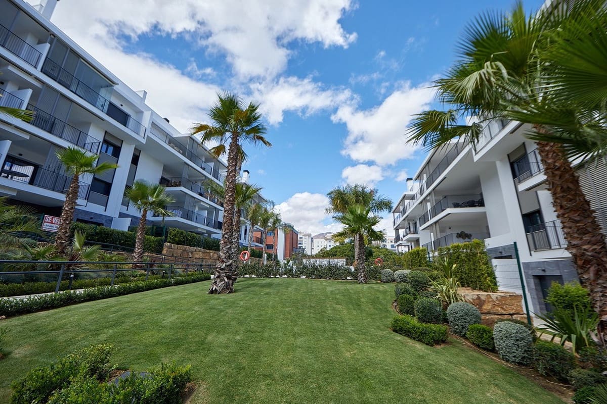 2 bedroom Apartment for sale in Estepona with pool - € 575,000 (Ref: 10140034)