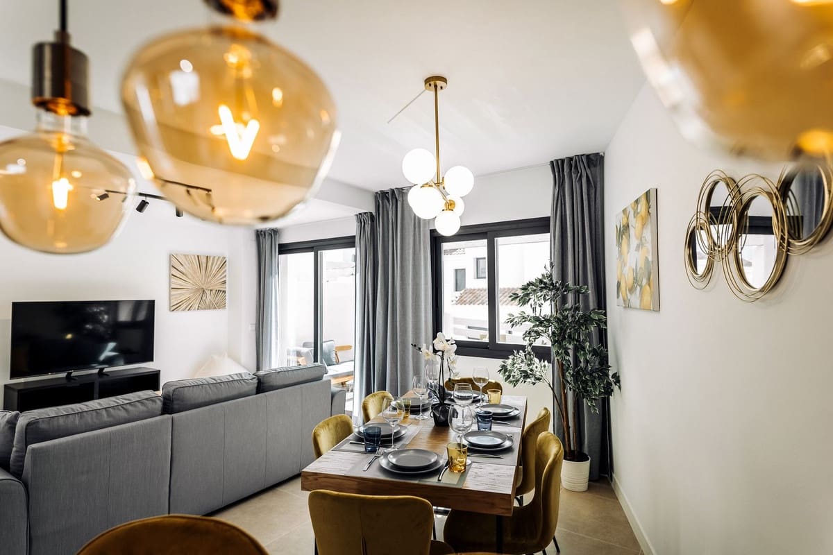 3 sypialnia Dom na sprzedaż w El Paraiso z basenem garażem - 560 000 € (Ref: 10140035)
