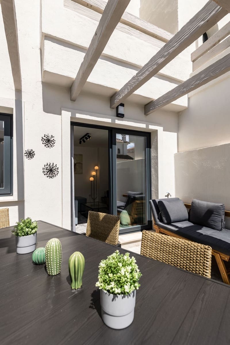 3 sypialnia Dom na sprzedaż w El Paraiso z basenem garażem - 560 000 € (Ref: 10140035)