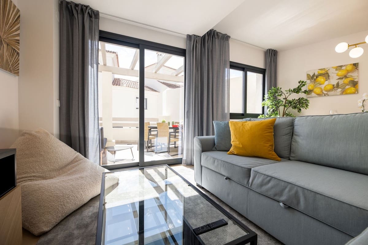 3 soverom Hus til leie i El Paraiso med svømmebasseng garasje - € 2 900 (Ref: 10140036)