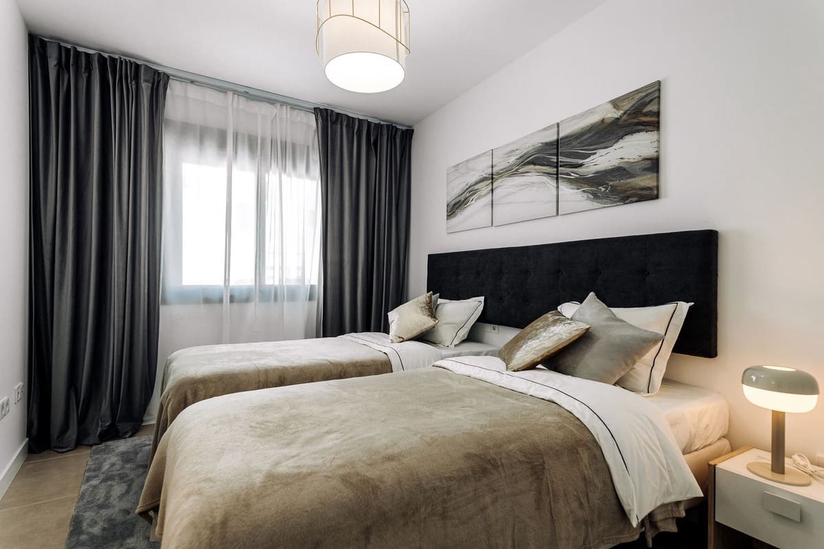 3 soverom Hus til leie i El Paraiso med svømmebasseng garasje - € 2 900 (Ref: 10140036)