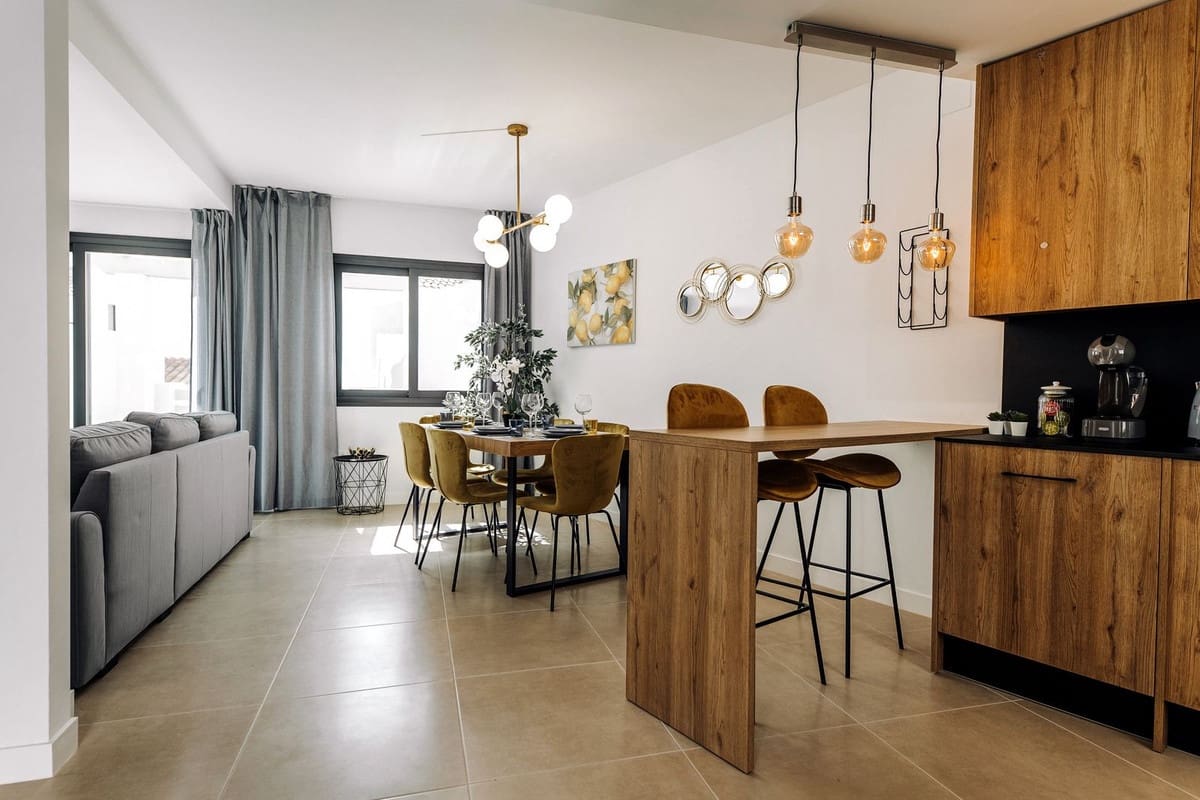 3 soverom Hus til leie i El Paraiso med svømmebasseng garasje - € 2 900 (Ref: 10140036)