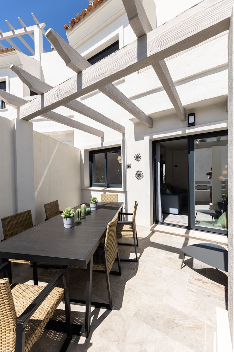 3 soverom Hus til leie i El Paraiso med svømmebasseng garasje - € 2 900 (Ref: 10140036)