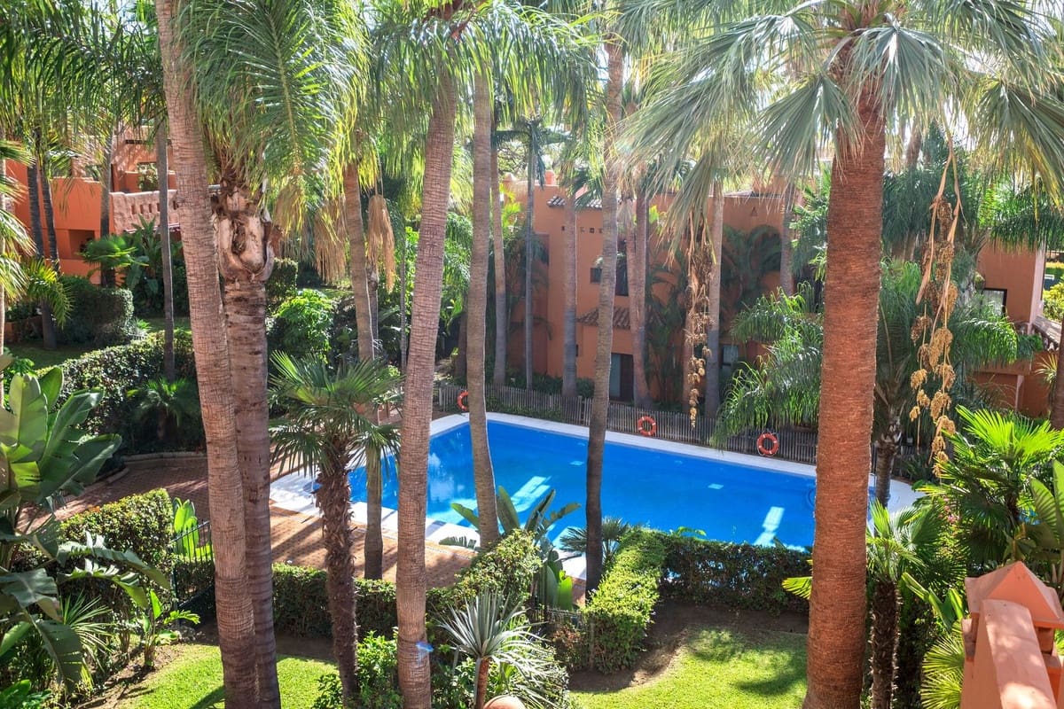 4 Zimmer Haus zu vermieten in Marbella mit Pool Garage - 15.000 € (Ref: 10140038)
