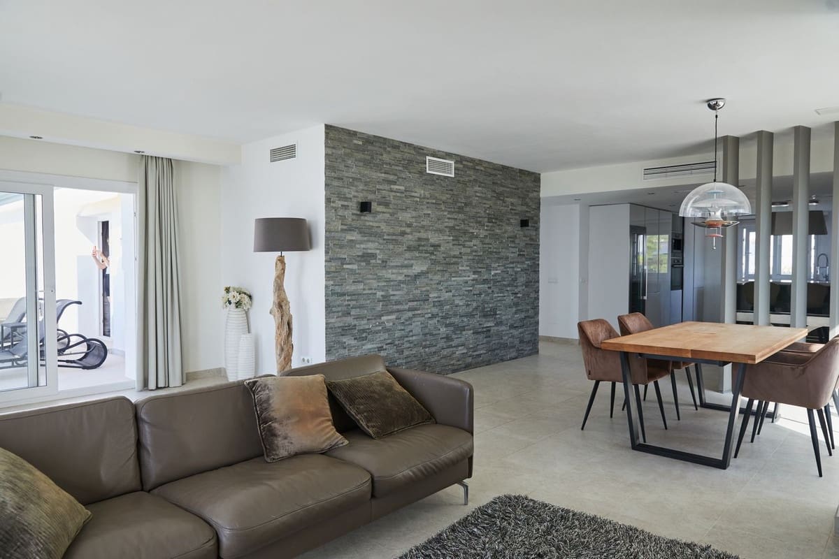 3 bedroom Penthouse for sale in Estepona with pool - € 1,795,000 (Ref: 10140040)