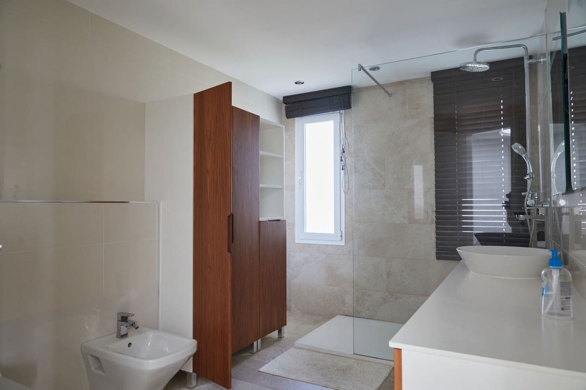 3 bedroom Penthouse for sale in Estepona with pool - € 1,795,000 (Ref: 10140040)