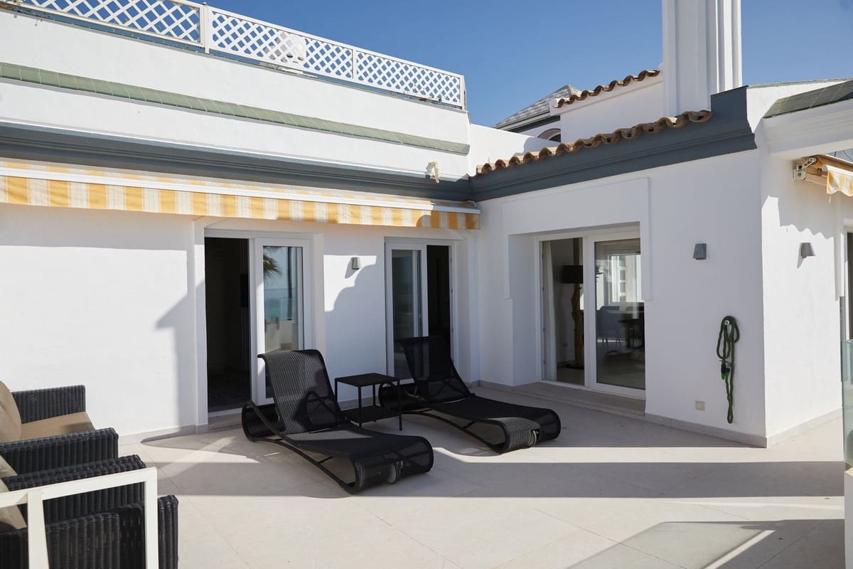 3 bedroom Penthouse for sale in Estepona with pool - € 1,795,000 (Ref: 10140040)