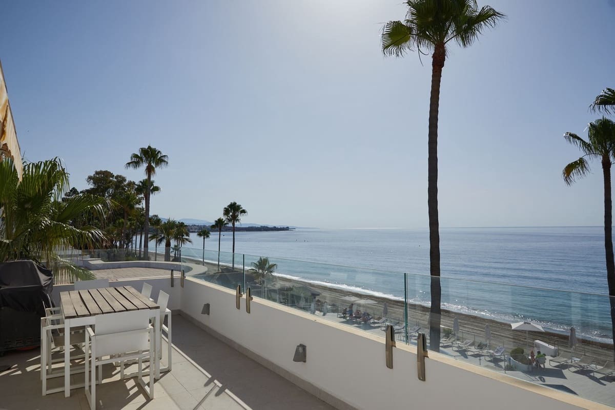 3 bedroom Penthouse for sale in Estepona with pool - € 1,795,000 (Ref: 10140040)