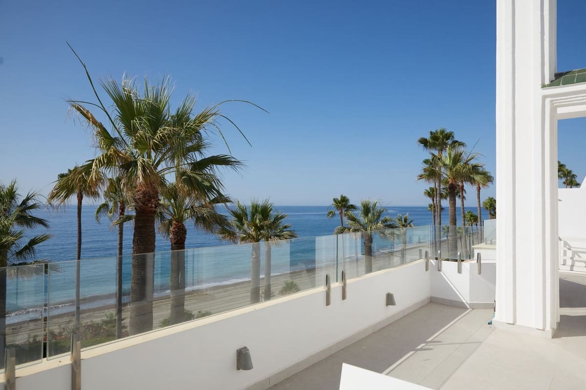 3 bedroom Penthouse for sale in Estepona with pool - € 1,795,000 (Ref: 10140040)