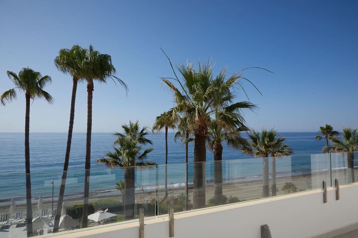 3 bedroom Penthouse for sale in Estepona with pool - € 1,795,000 (Ref: 10140040)