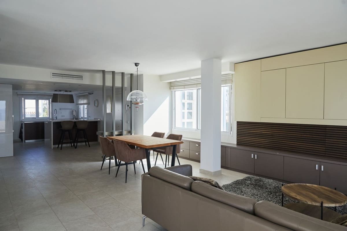 3 bedroom Penthouse for sale in Estepona with pool - € 1,795,000 (Ref: 10140040)