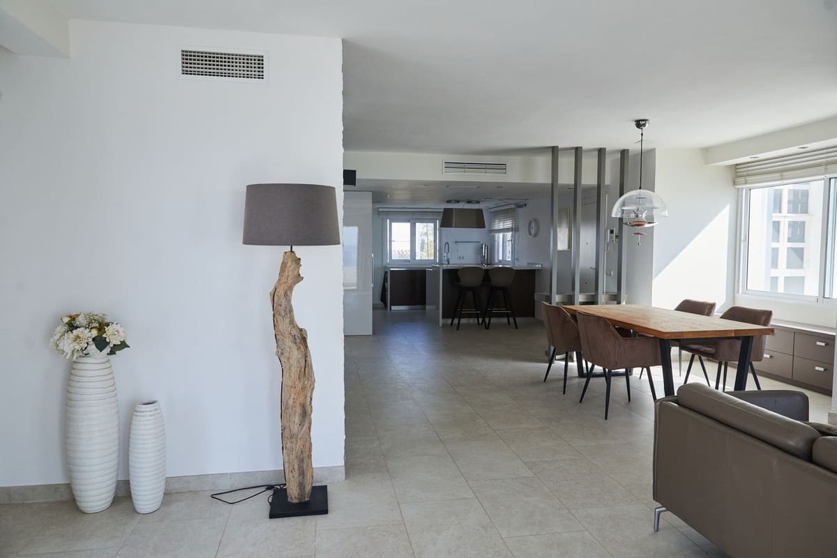 3 bedroom Penthouse for sale in Estepona with pool - € 1,795,000 (Ref: 10140040)