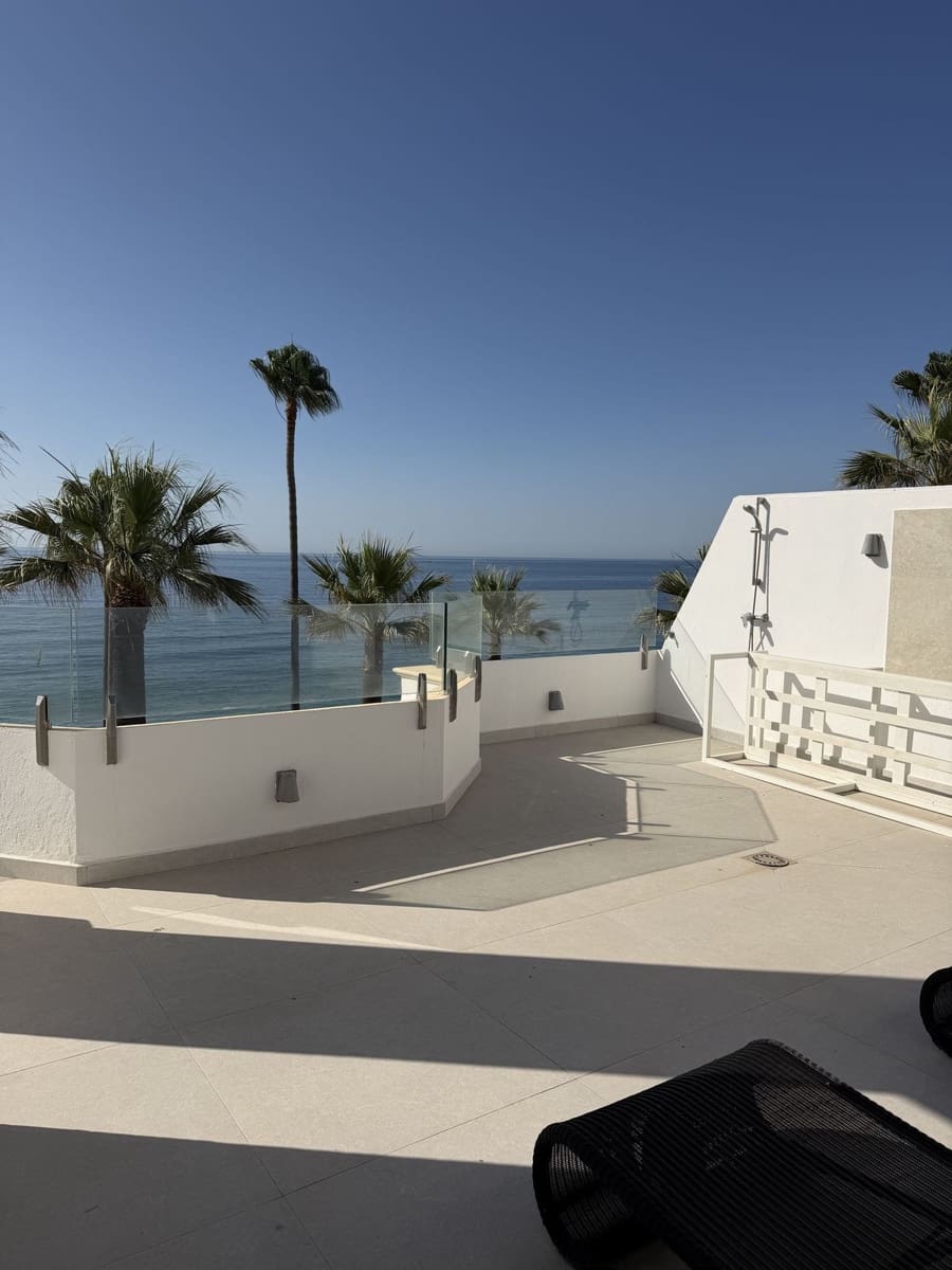 3 bedroom Penthouse for sale in Estepona with pool - € 1,795,000 (Ref: 10140040)