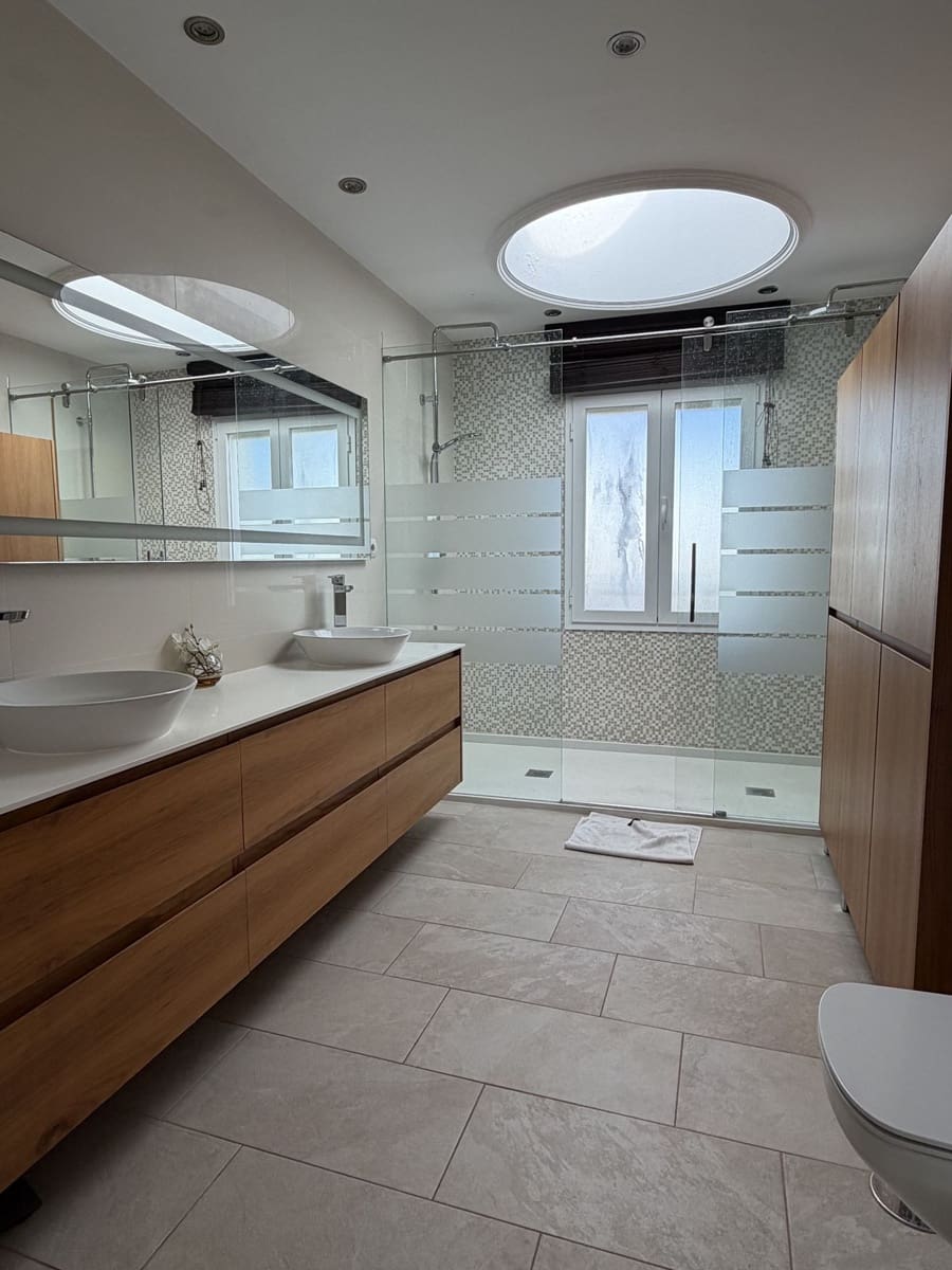 3 bedroom Penthouse for sale in Estepona with pool - € 1,795,000 (Ref: 10140040)