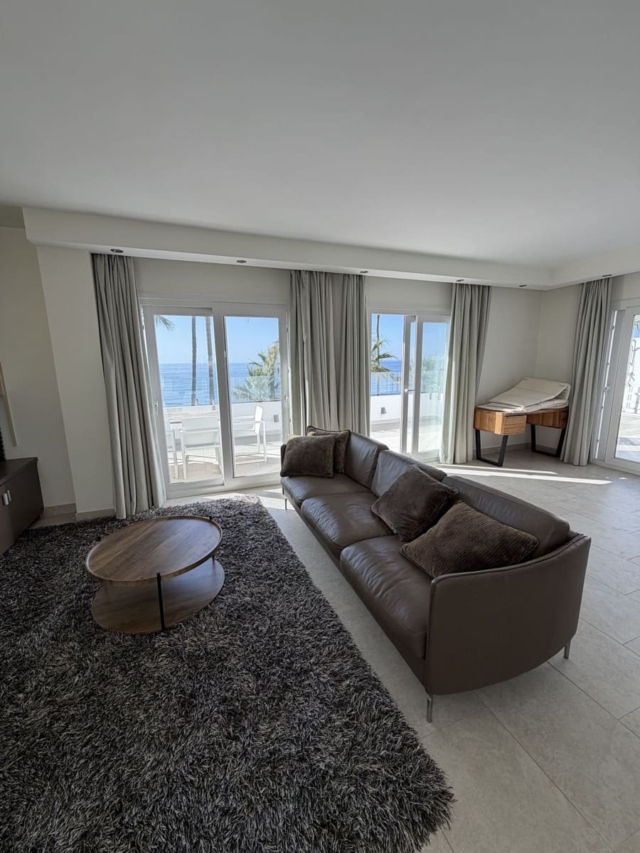 3 bedroom Penthouse for sale in Estepona with pool - € 1,795,000 (Ref: 10140040)