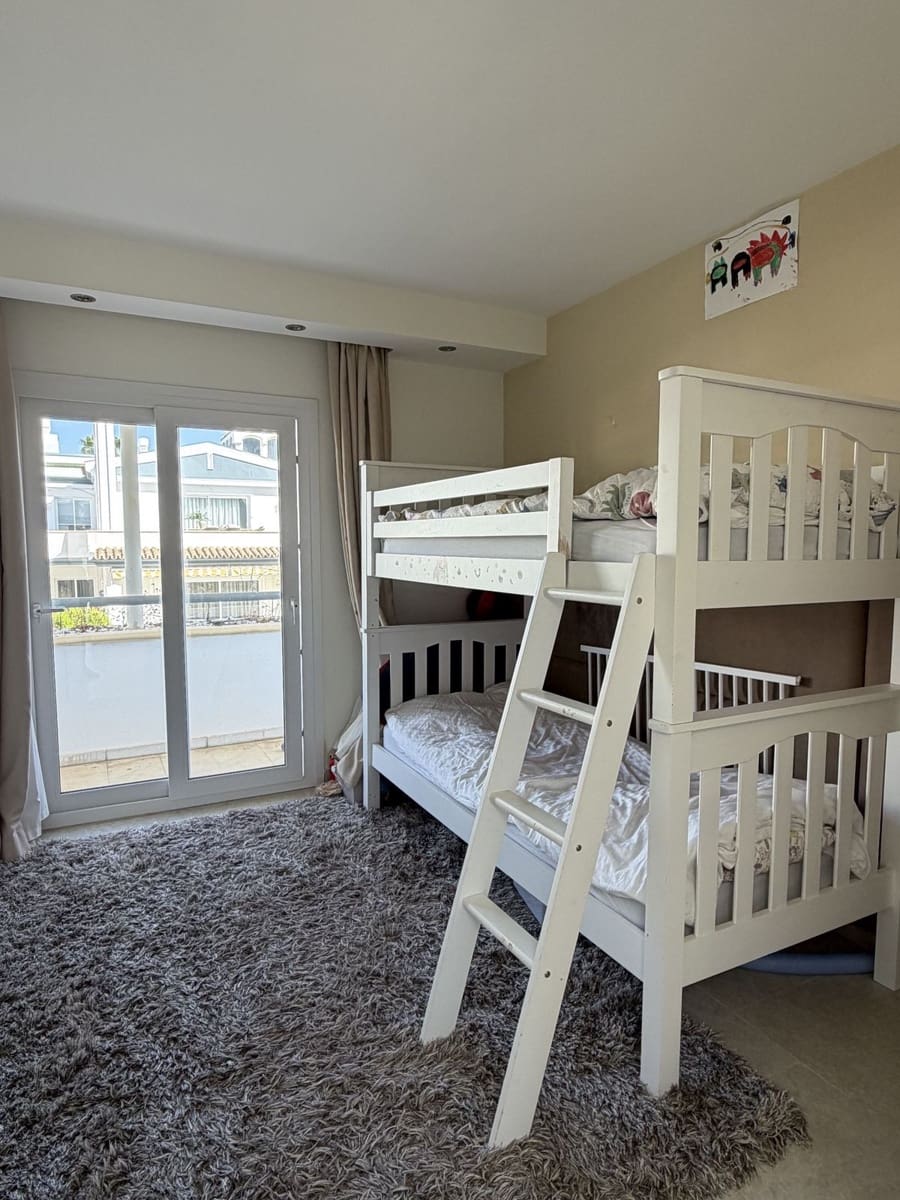 3 bedroom Penthouse for sale in Estepona with pool - € 1,795,000 (Ref: 10140040)