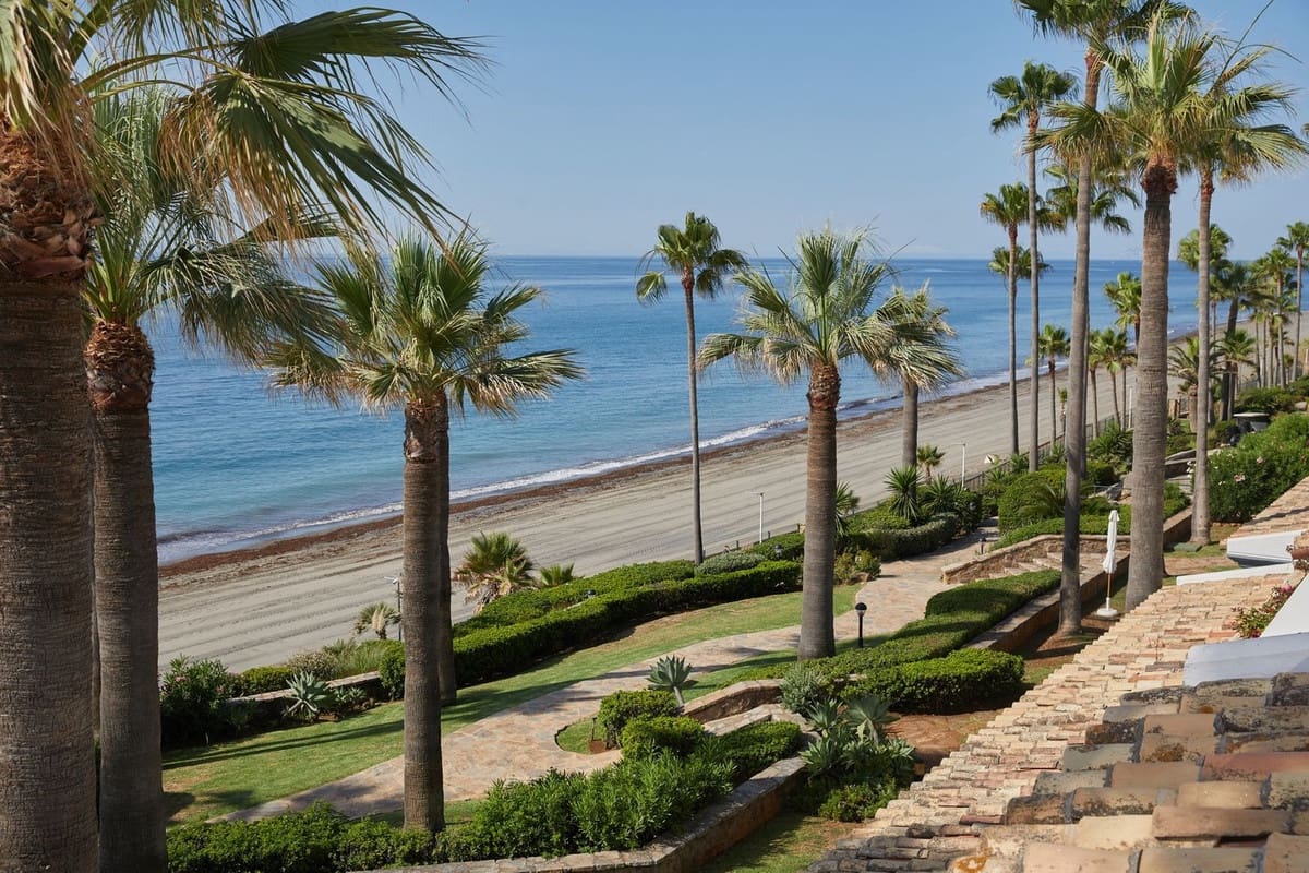 3 bedroom Penthouse for sale in Estepona with pool - € 1,795,000 (Ref: 10140040)