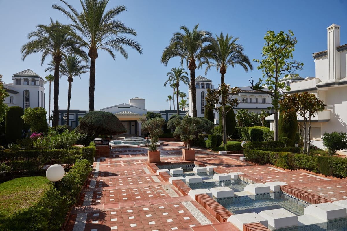 3 bedroom Penthouse for sale in Estepona with pool - € 1,795,000 (Ref: 10140040)