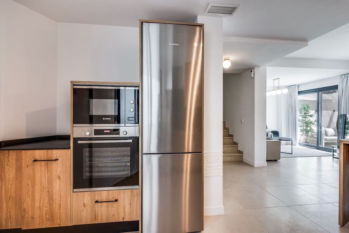 3 camera da letto Casa da affittare in El Paraiso con piscina garage - 3.200 € (Rif: 10140041)