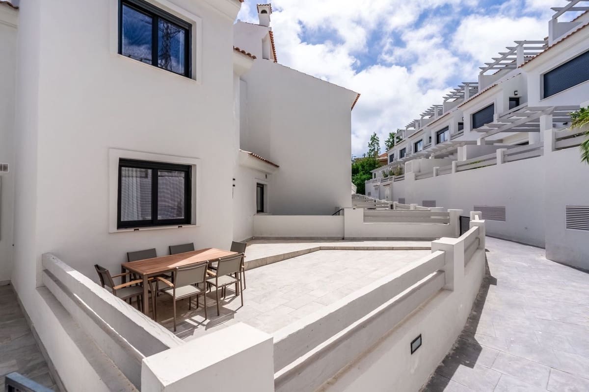 3 camera da letto Casa da affittare in El Paraiso con piscina garage - 3.200 € (Rif: 10140041)