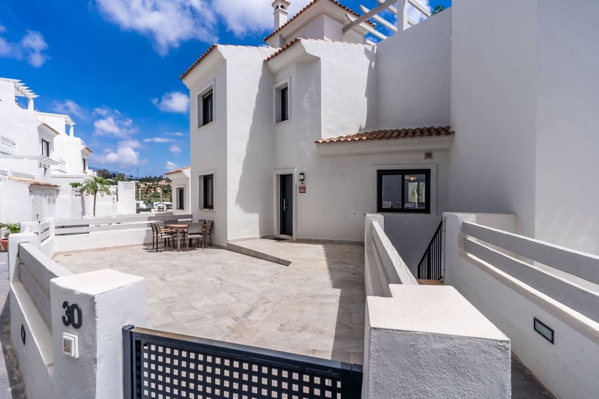 3 camera da letto Casa da affittare in El Paraiso con piscina garage - 3.200 € (Rif: 10140041)