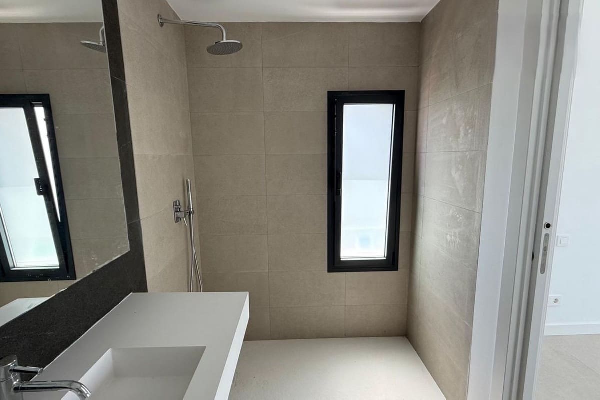 3 soveværelse Semi-Rækkehus til leje i Estepona med swimmingpool garage - € 7.000 (Ref: 10140044)