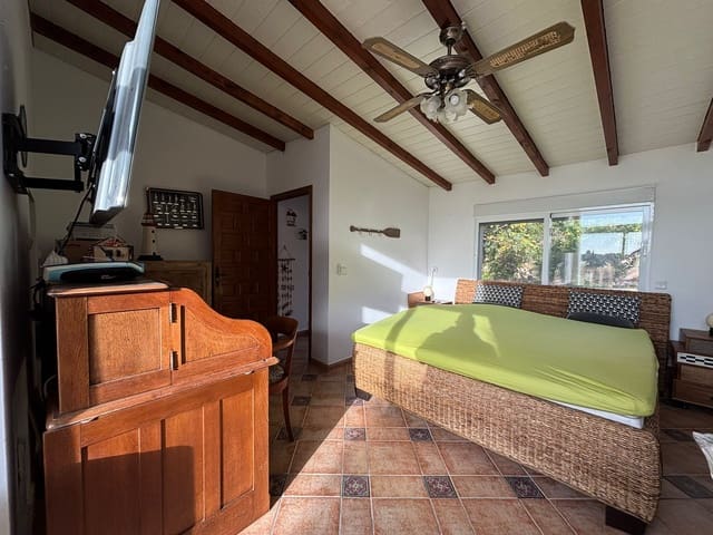 Chalet de 4 habitaciones en Teulada-Moraira en venta con piscina garaje - 675.000 € (Ref: 10009707)