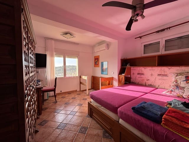 Chalet de 4 habitaciones en Teulada-Moraira en venta con piscina garaje - 675.000 € (Ref: 10009707)
