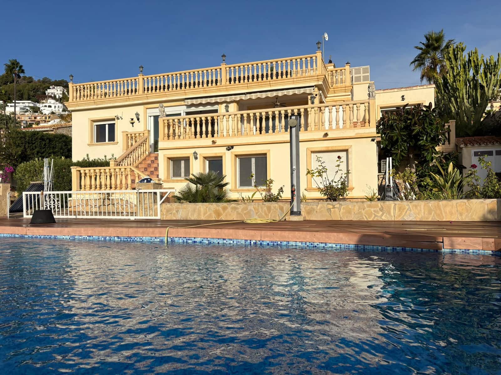 Chalet de 4 habitaciones en Teulada-Moraira en venta con piscina garaje - 675.000 € (Ref: 10009707)