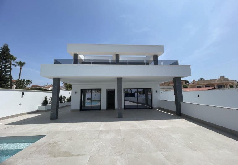 3 bedroom Villa for sale in Ciudad Quesada - € 799,900 (Ref: 9484101)