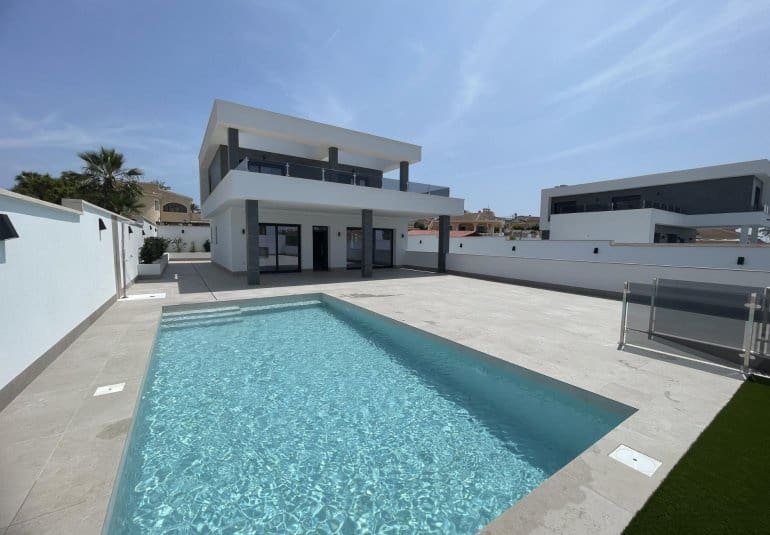 3 bedroom Villa for sale in Ciudad Quesada - € 799,900 (Ref: 9484101)