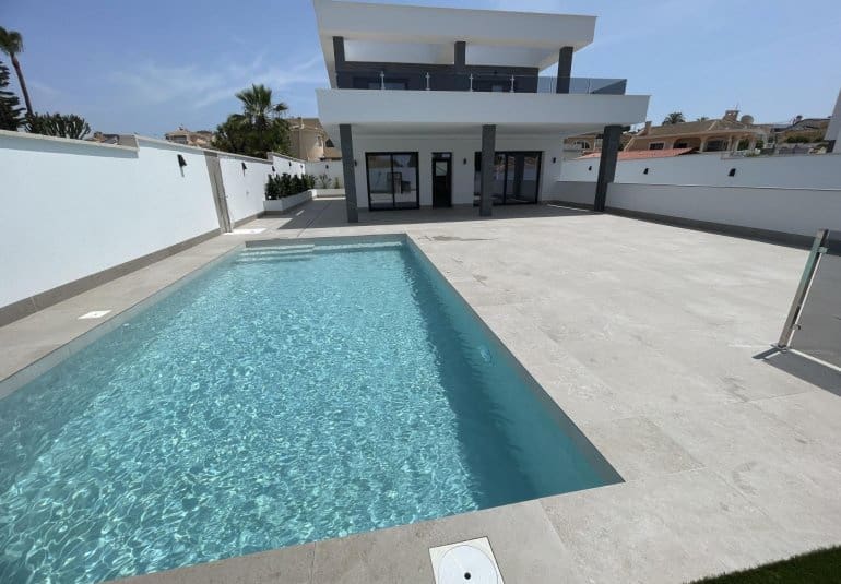 3 bedroom Villa for sale in Ciudad Quesada - € 799,900 (Ref: 9484101)