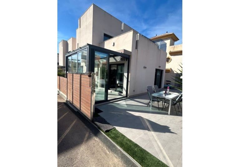 5 bedroom Villa for sale in La Mata with pool garage - € 529,000 (Ref: 9484121)