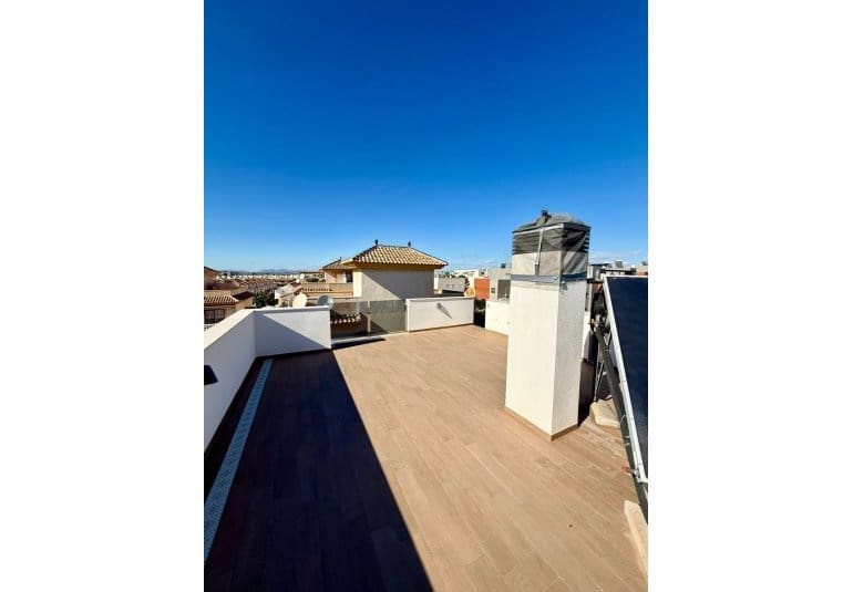 5 bedroom Villa for sale in La Mata with pool garage - € 529,000 (Ref: 9484121)