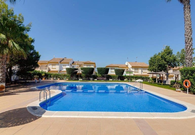 Adosado de 4 habitaciones en La Florida en venta con piscina garaje - 249.000 € (Ref: 9506785)