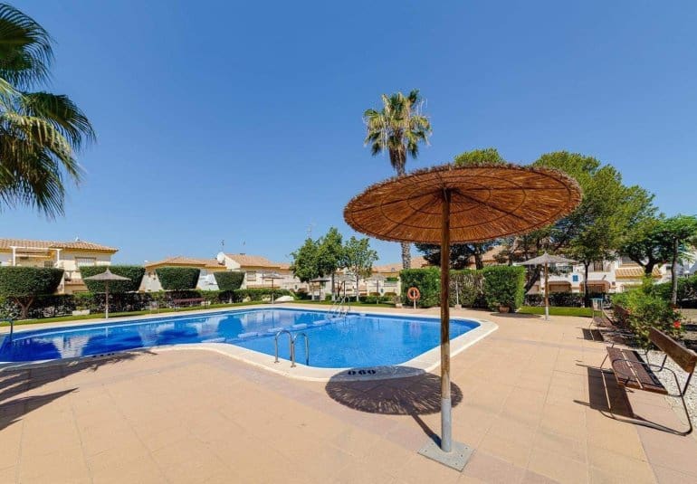 Adosado de 4 habitaciones en La Florida en venta con piscina garaje - 249.000 € (Ref: 9506785)