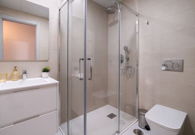 3 soveværelse Lejlighed til salg i Via Parque, Benidorm - € 591.000 (Ref: 9528695)