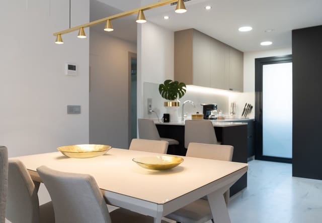 3 soveværelse Lejlighed til salg i Via Parque, Benidorm - € 591.000 (Ref: 9528695)