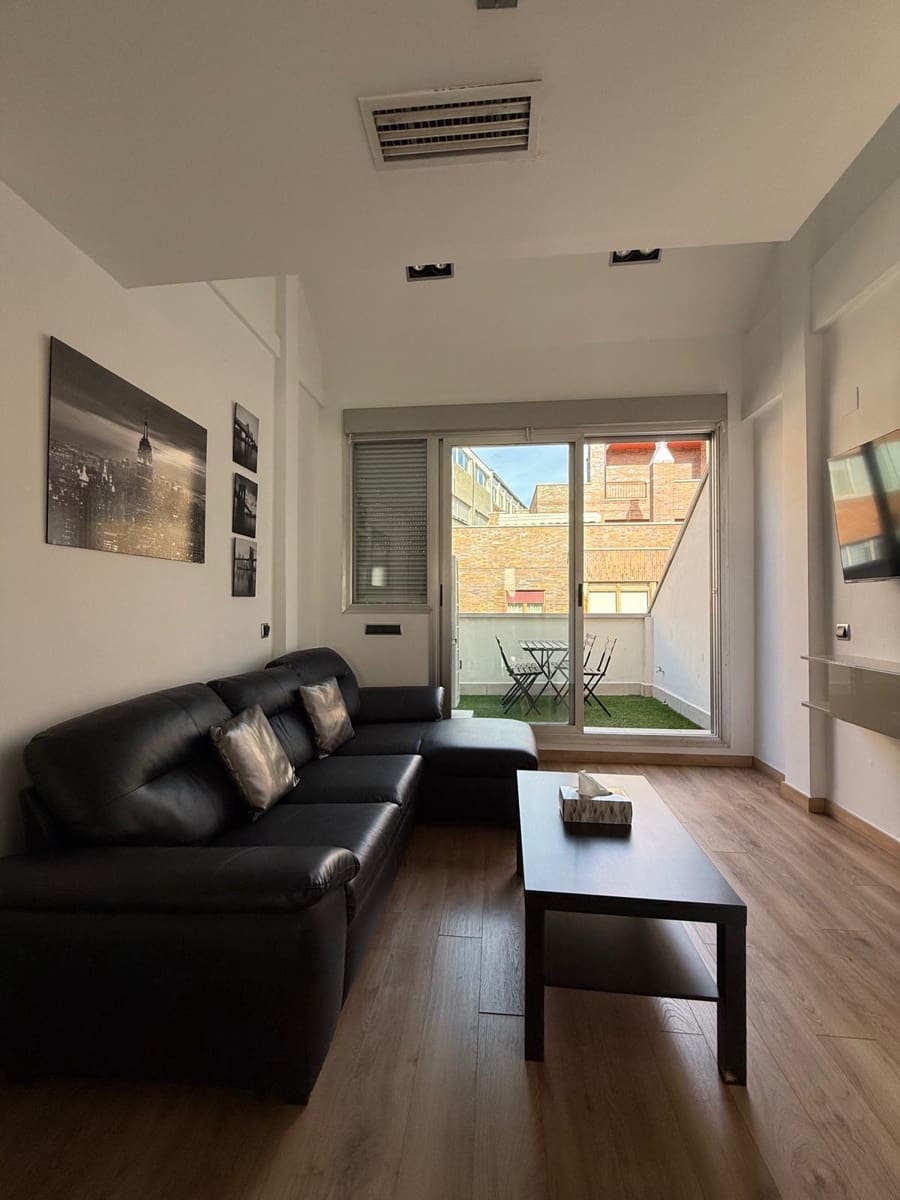 1 slaapkamer Appartement te huur in Madrid stad - € 1.600 (Ref: 9474560)