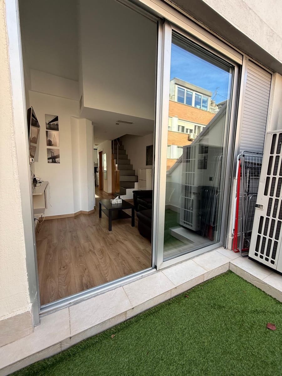 1 slaapkamer Appartement te huur in Madrid stad - € 1.600 (Ref: 9474560)