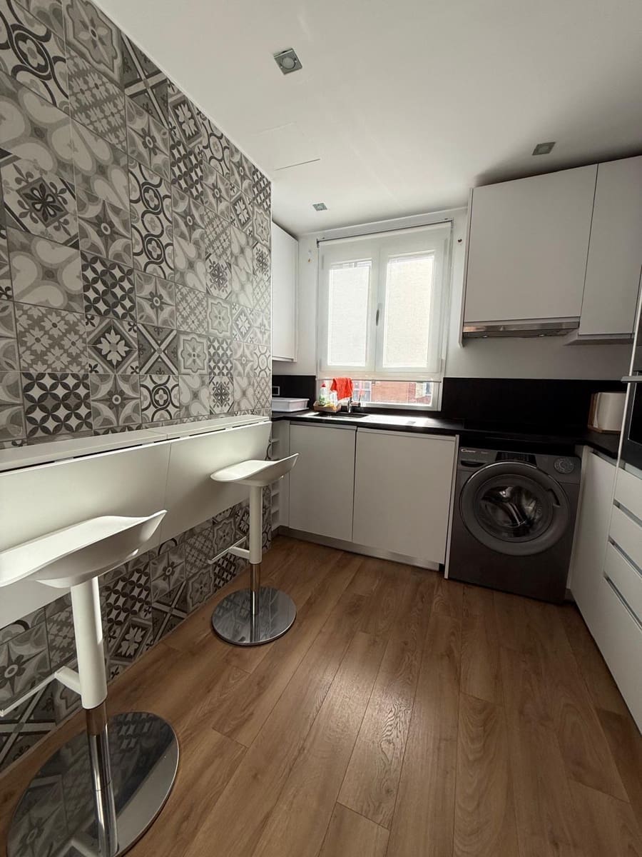 1 slaapkamer Appartement te huur in Madrid stad - € 1.600 (Ref: 9474560)