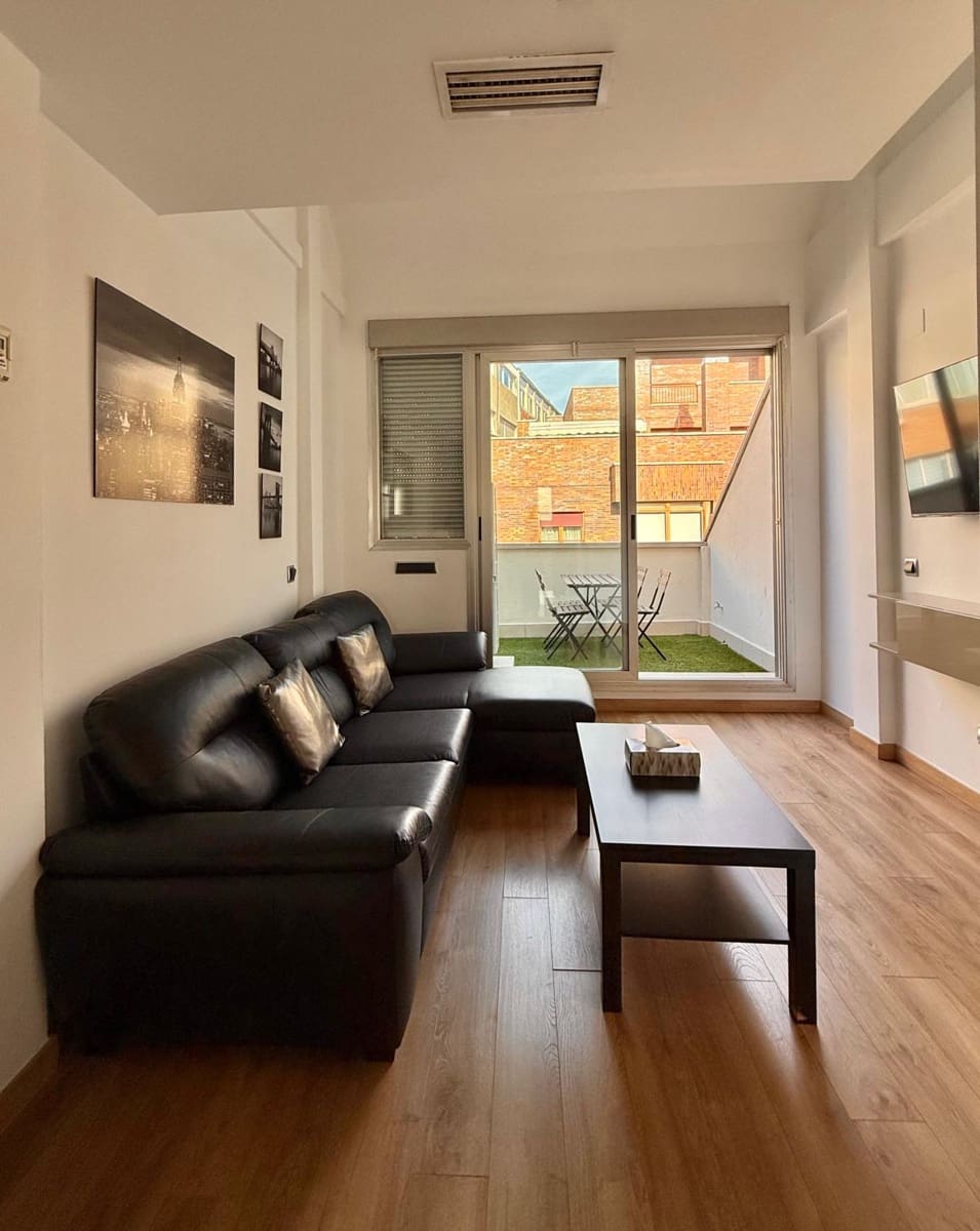 1 slaapkamer Appartement te huur in Madrid stad - € 1.600 (Ref: 9474560)