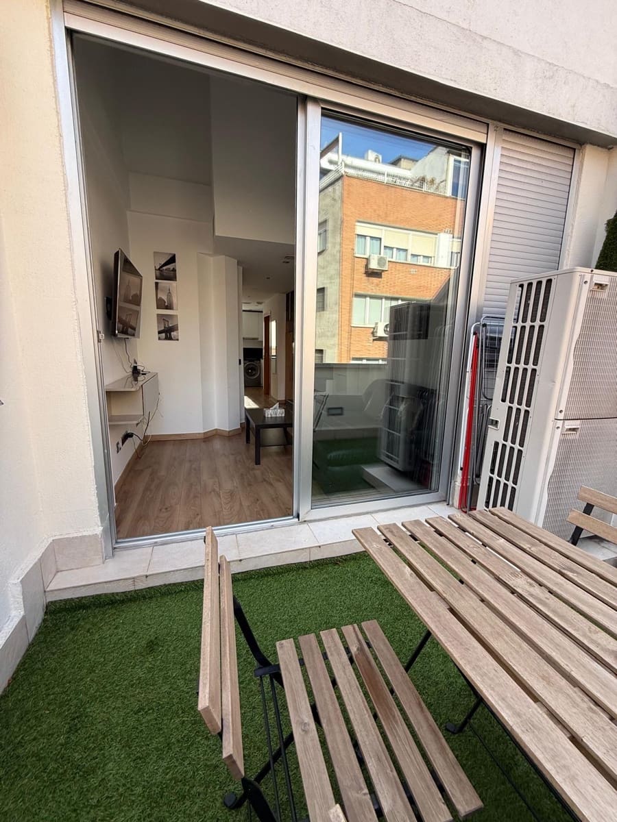 1 slaapkamer Appartement te huur in Madrid stad - € 1.600 (Ref: 9474560)