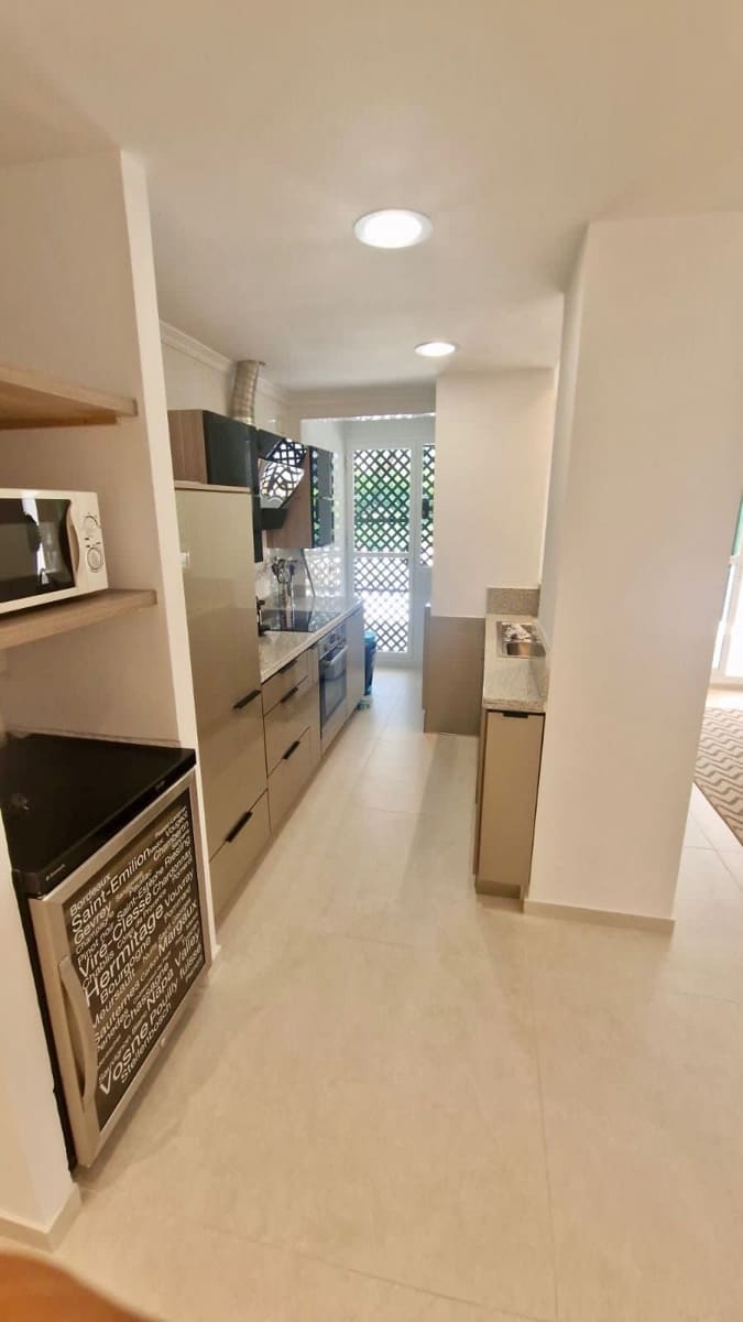 2 bedroom Apartment for rent in Nueva Andalucia with pool - € 1,600 (Ref: 9484073)